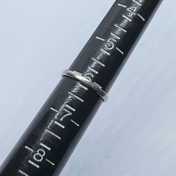 925 Sterling Silver Dainty Leaf Ring Size 6 - Signed BEE - Picture 5 of 7